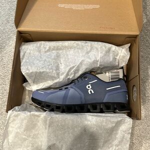 Cloud 5 waterproof women’s shoes *new in box*